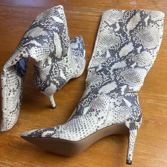 Steve Madden Kinga White Black Faux Snake Pointed Toe Kitten Heeled Boot 6.5 - Picture 2 of 11
